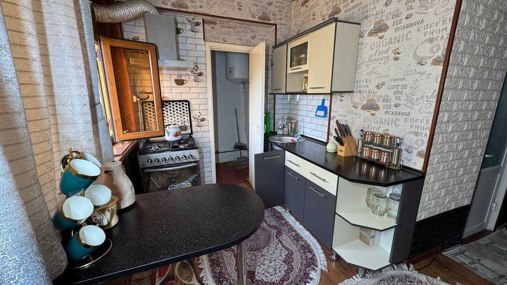 Текстил Бурч аптекаси 3 қаватда 4 хонали квартира сотилади.ID: 1487