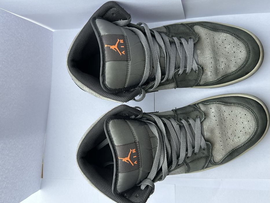 Jordan 1 Mid Night Stadium SE