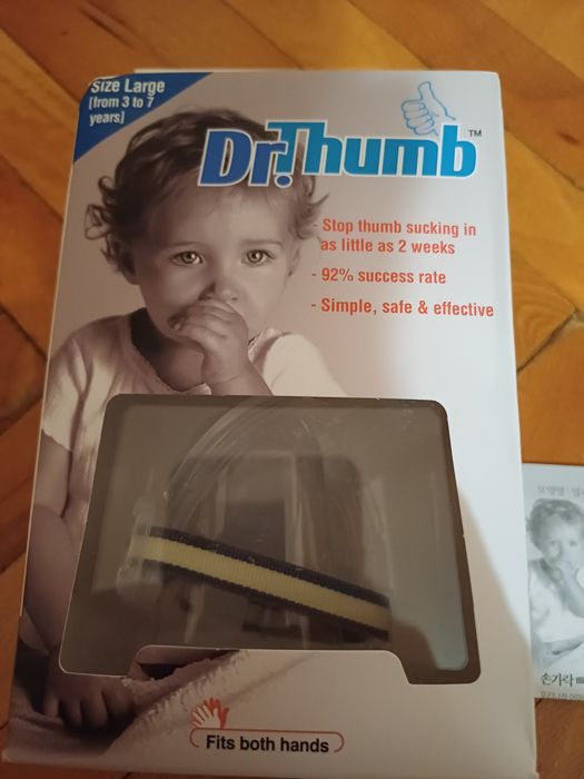 1. Dr Thumb. Dispozitiv prevenție sugari, suptul degetului.