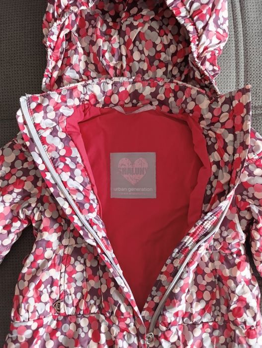 Продам весеннюю куртку на девочку р.92