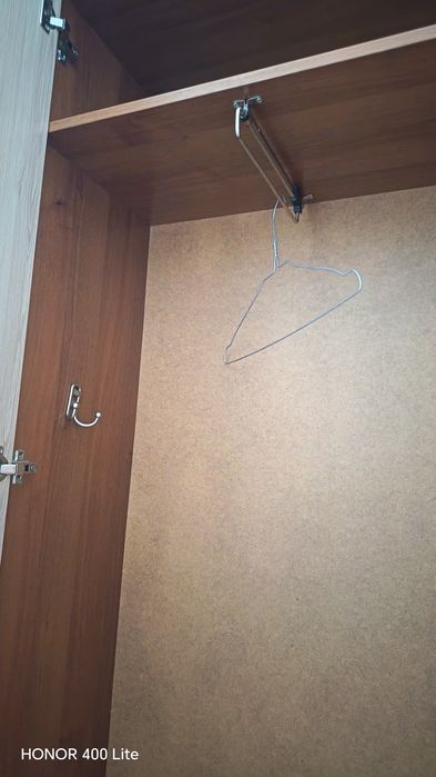 Продам б/у  прихожую и зеркало