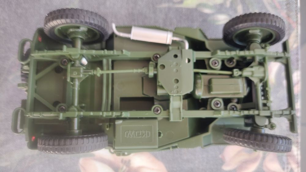 Vând machetă Jeep Willis md.1943 mărimea 1:18