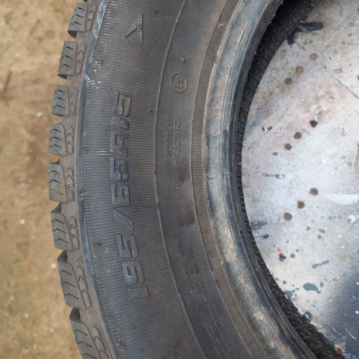 Vand  4 cauciucuri de iarna.