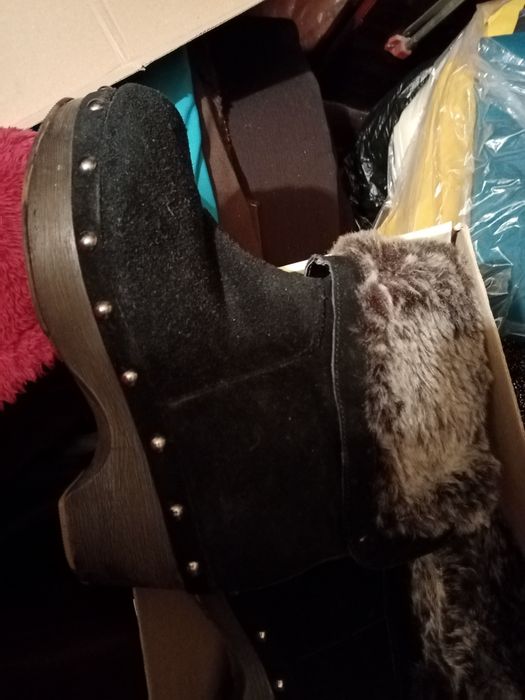 vand ghete noi piele naturala 140 lei marimea 36