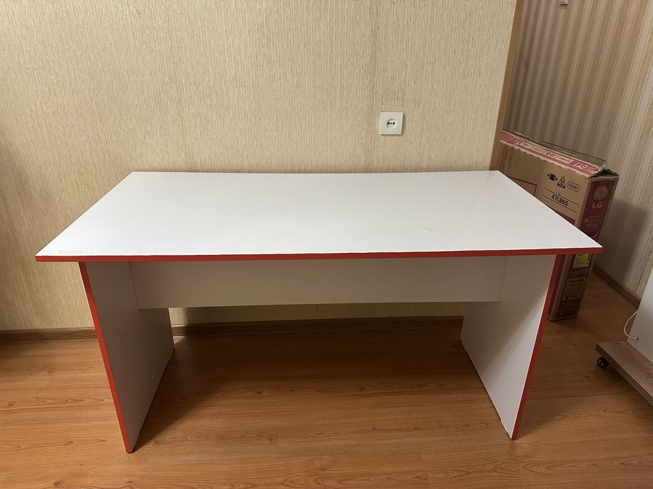 Офисный стол 140х70х75 см