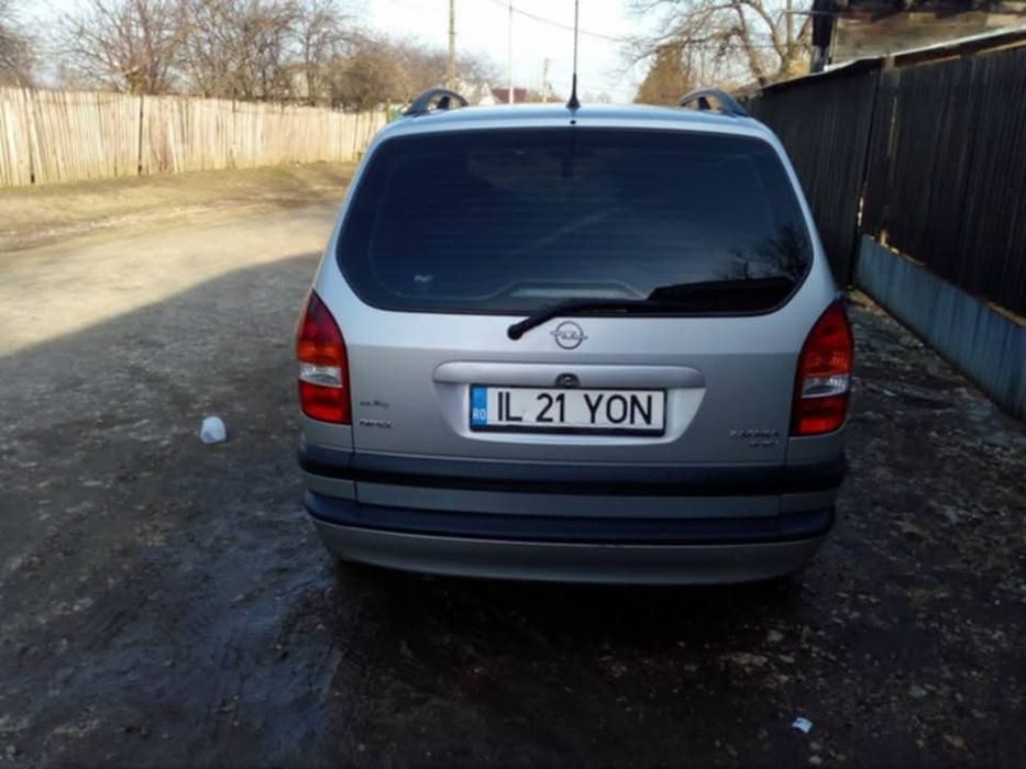Vând Opel zafira