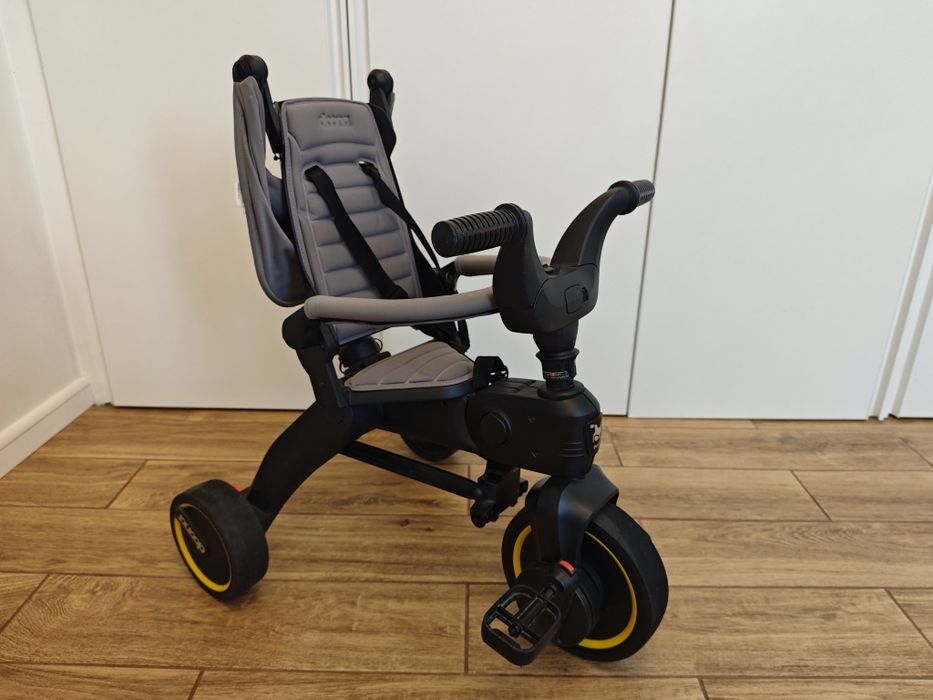 Tricicleta Doona gri/negru.