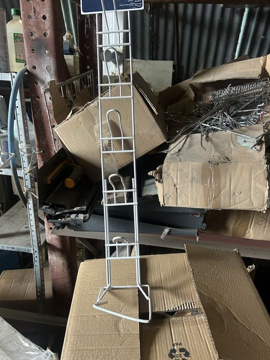 Стелаж за каса  бели за магазини