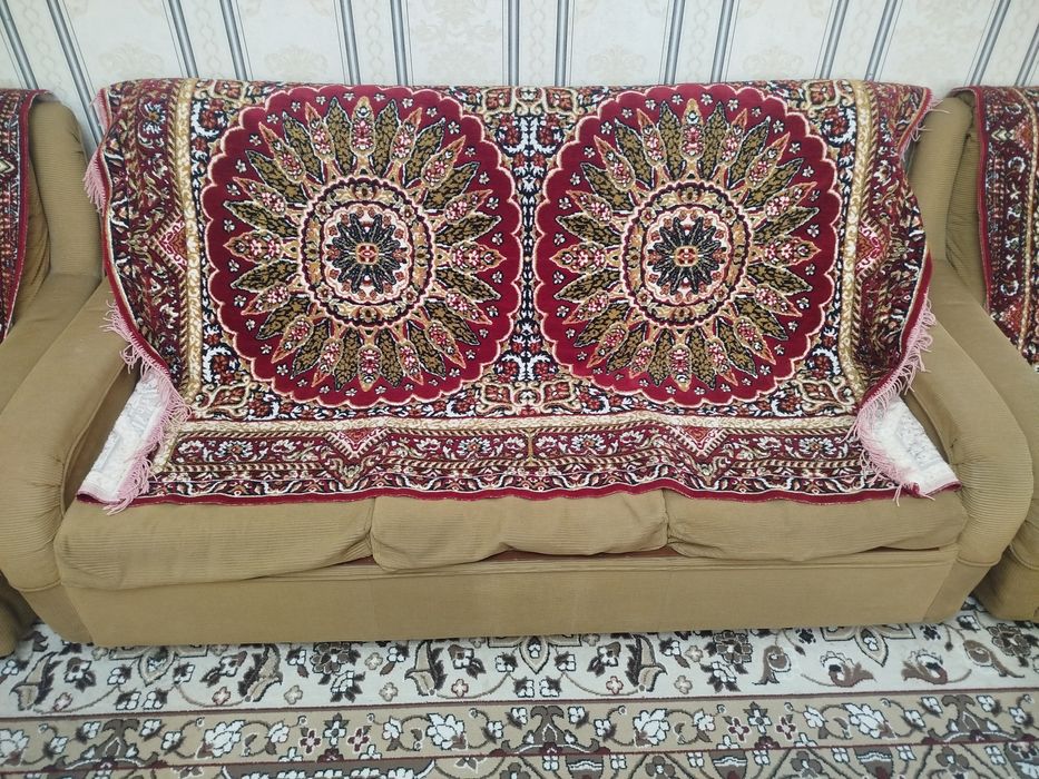 Divan kresla sotiladi