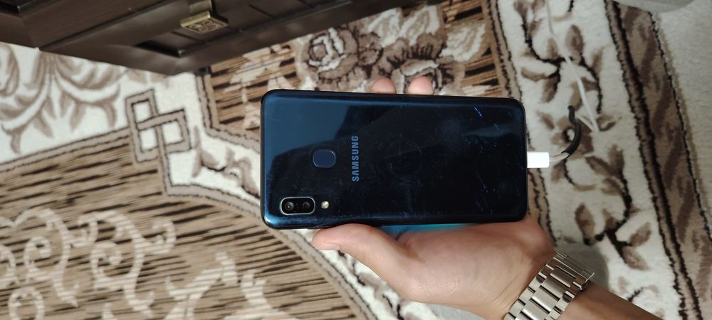 Телефон Samsung A20
