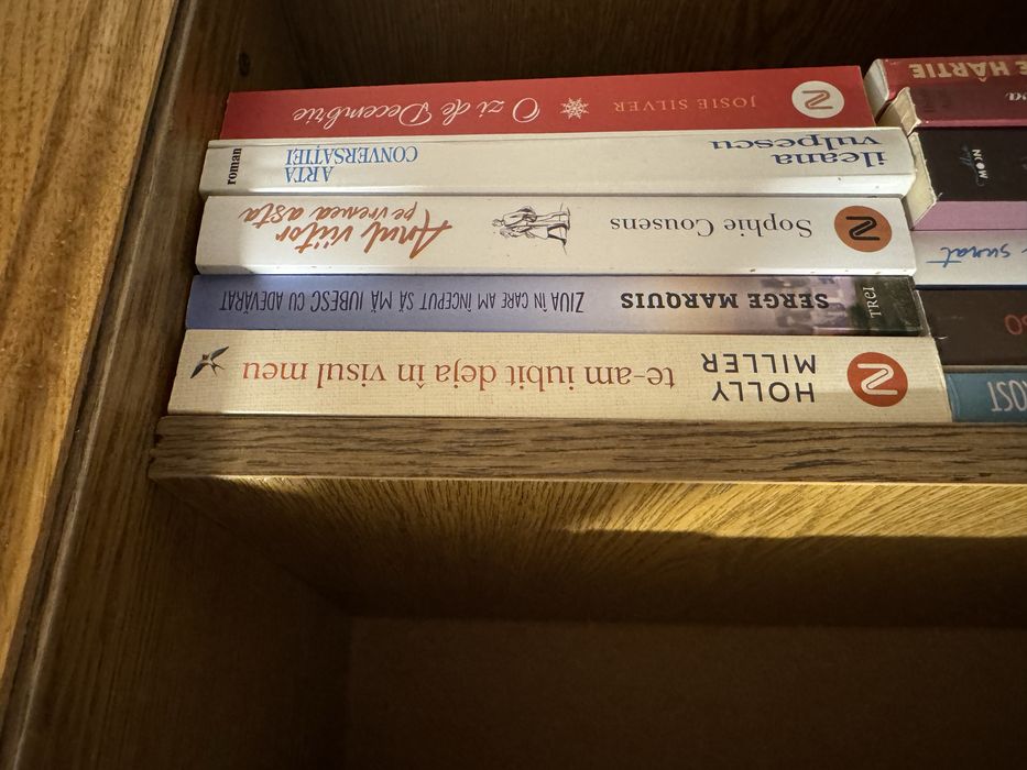 Vand carti in stare foarte buna cu ridicare doar din Brasov