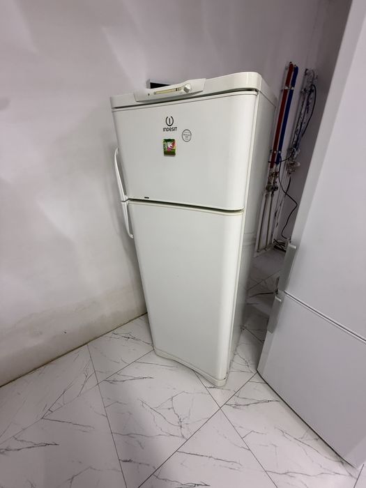 Холодильник indesit