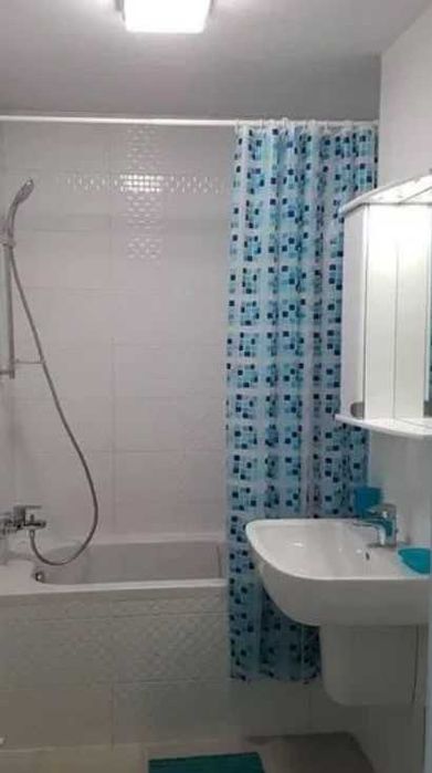 Дава се под наем Тристаен апартамент в Бургас, Акациите - 95 кв.м за 459 € - Снимка #1