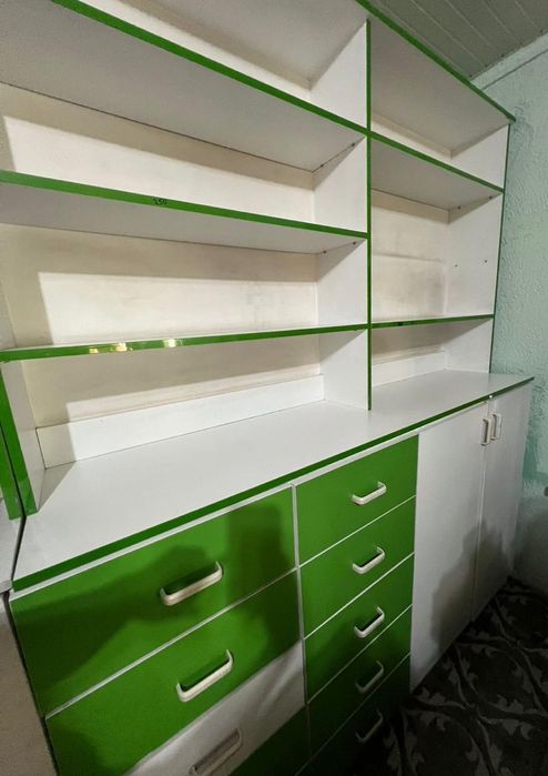 Шкаф сатылады стеклосымен