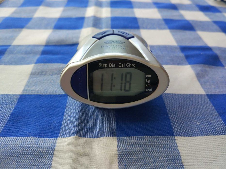Крачкомер, дистанция, калории, хронометър