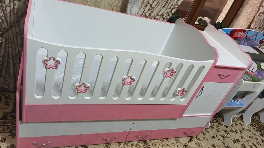 Bolalar kravatchasi, beshiki bilan birga