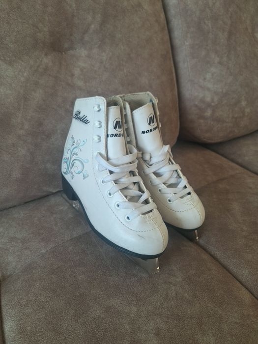 Продам коньки фигурные на девочку