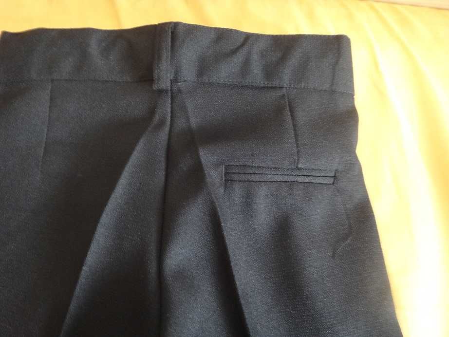 Нов Детски официален черен костюм от 3 части, размер 104-110см,за 4-5г