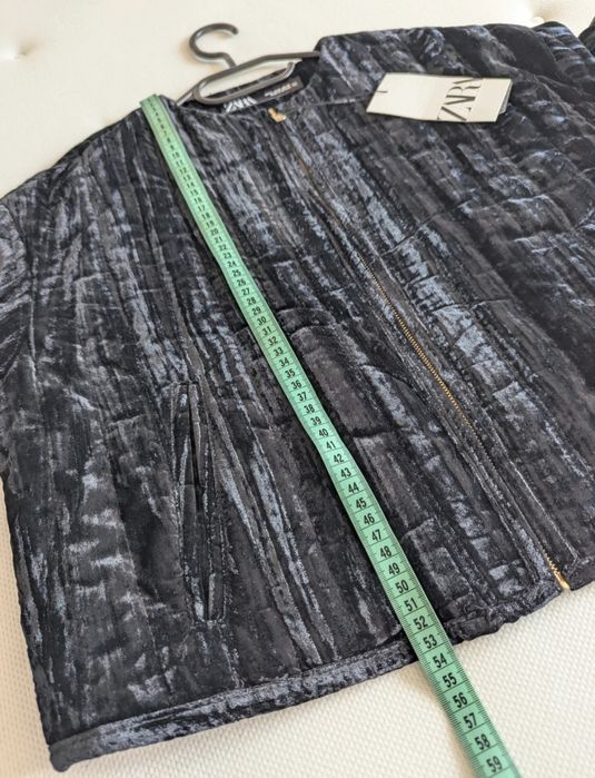 ZARA geacă scurtă matlasată din catifea, nouă cu etichetă