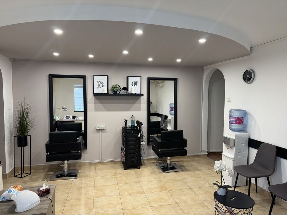 Inchiriez post de coafura in salon
