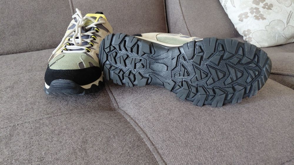 Кроссовки замшевые новые