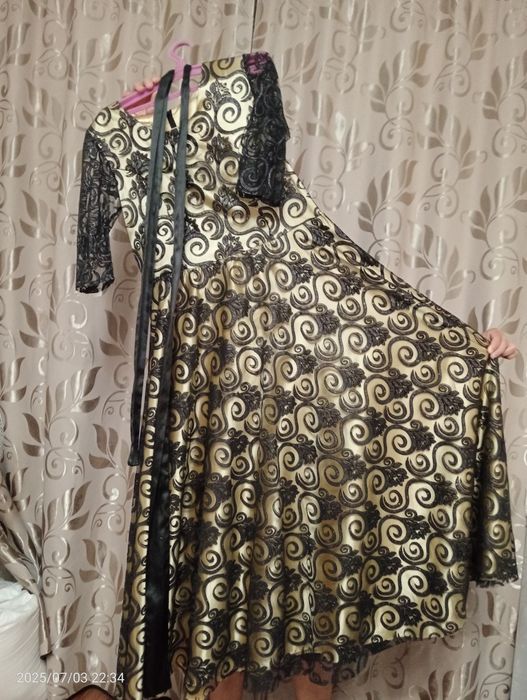 Платья вечерние продаётся