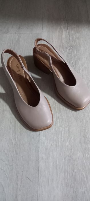 Женская кожаная обувь.