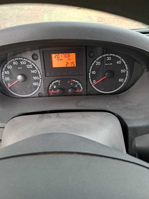 Продавам бус Пежо Боксер