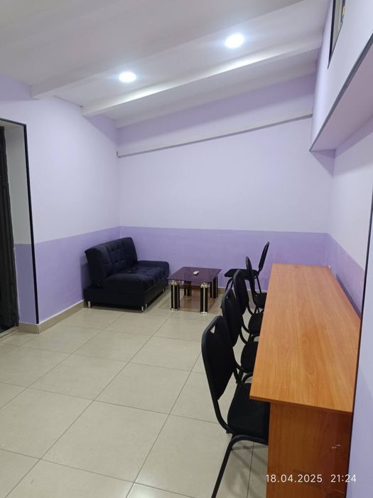 Аренда офис Чорсу вдоль дороги с личным балконом