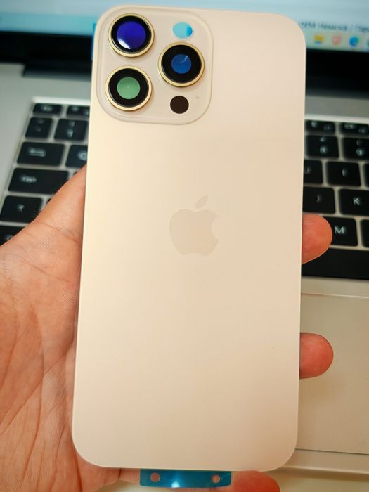 Заден капак стъкло оборудван + магнит за iPhone 16 Pro Max 6.9 / Златист