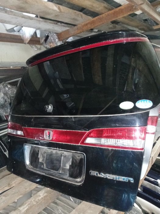 Крышка багажника Honda Elysion