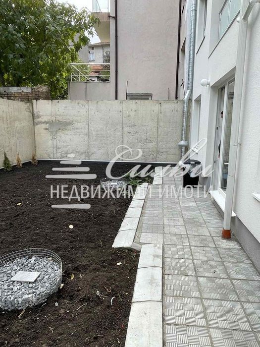 Дава се под наем Тристаен апартамент в Шумен, Център - 75 кв.м за 357 € - Снимка #5