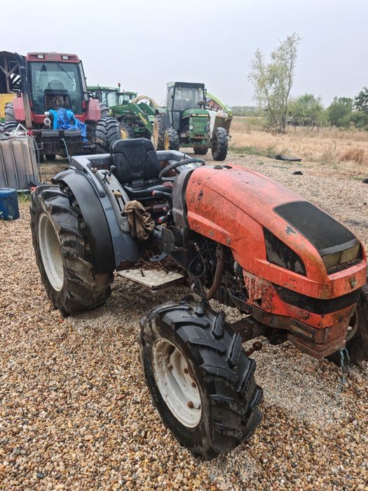 Tractoare defecte și scarificator 2.5 m