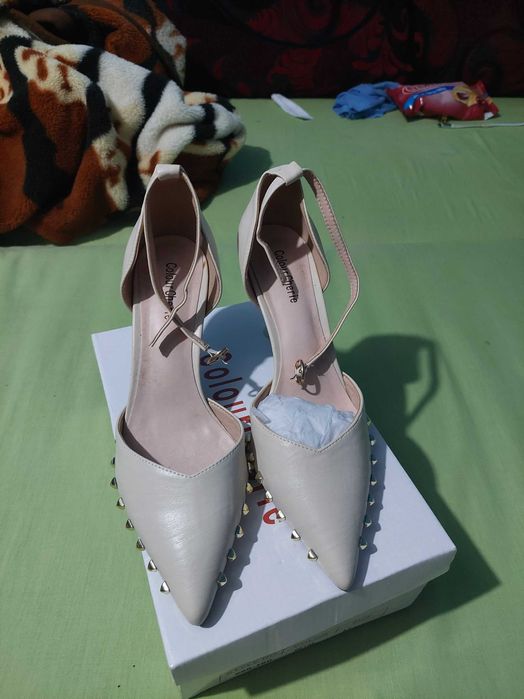 Sandale crem elegante