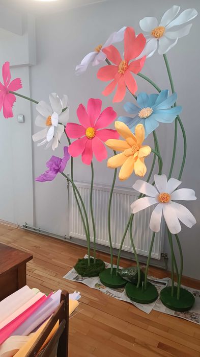 Големи цветя от хартия