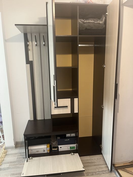 Продам прихожую  б/у находится в Астане