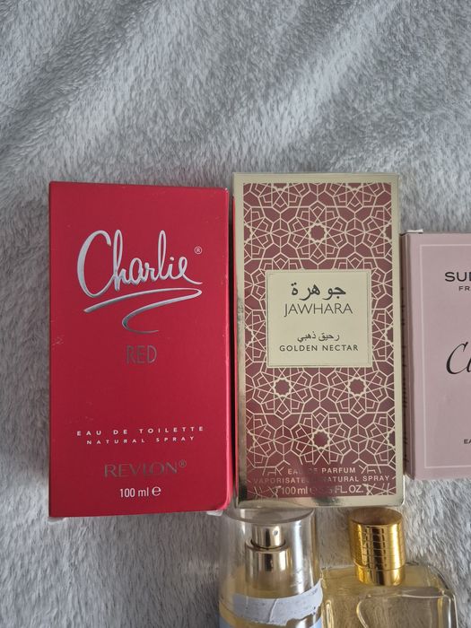 Vănd parfumuri de femei/bărbați (citiți descrierea)