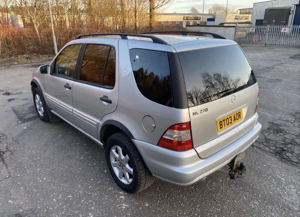 Vand sau schimb  Mercedes ML270 CDI 4Matic 2.7 Diesel 5 in linie  Cutie Automata  An 2003 162K Km reali Carte service doar la Mercedes