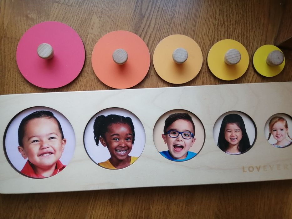 Lovevery The Babbler 2 играчки