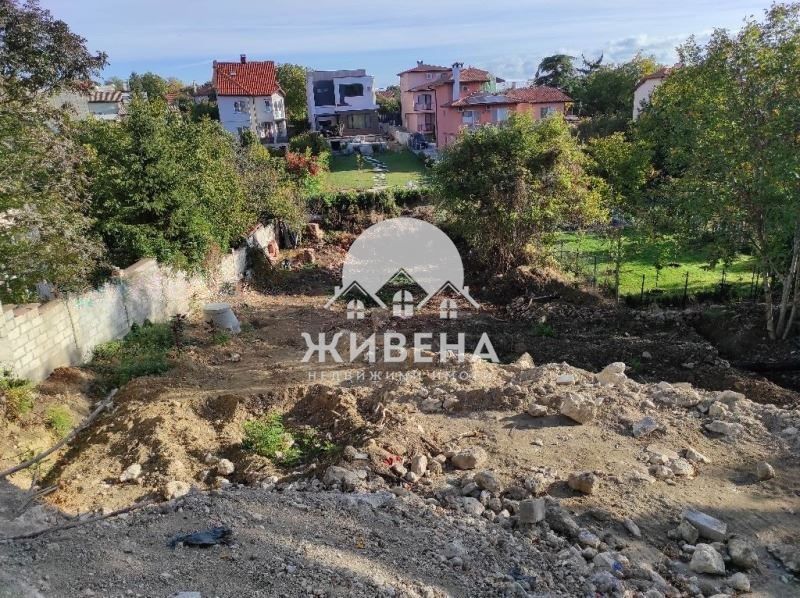 Продава парцел в м-т Ален Мак, площ 900 кв.м, ПУП, ток и вода