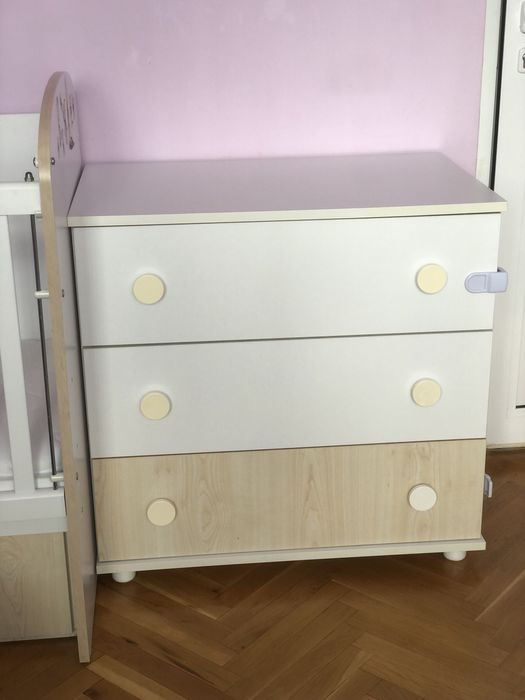 КОМПЛЕКТ Бебешка кошара със скрин и повивалник