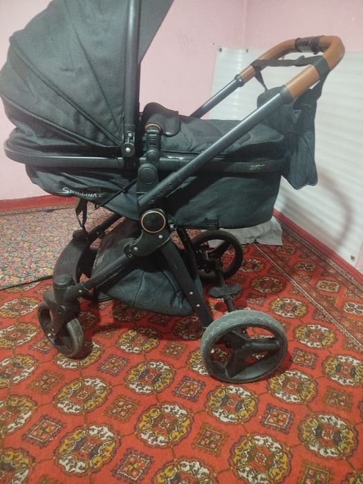 Коляска сотилади