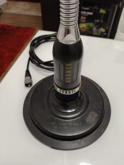 Vând antenă stație CB Avanti Regale Plus și talpă magnetică Storm.