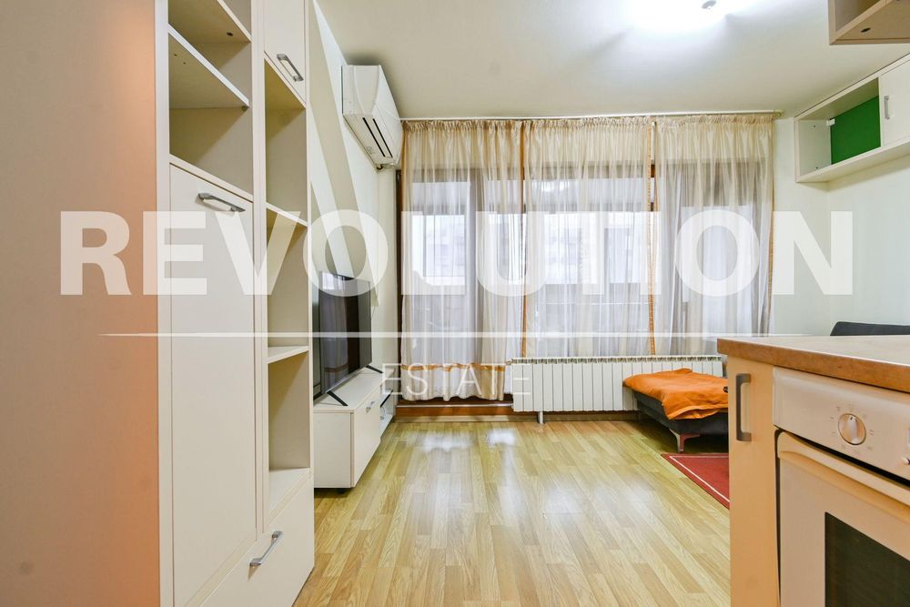 Дава се под наем Тристаен апартамент в София, Витоша - 77 кв.м за 847.62 € - Снимка #3