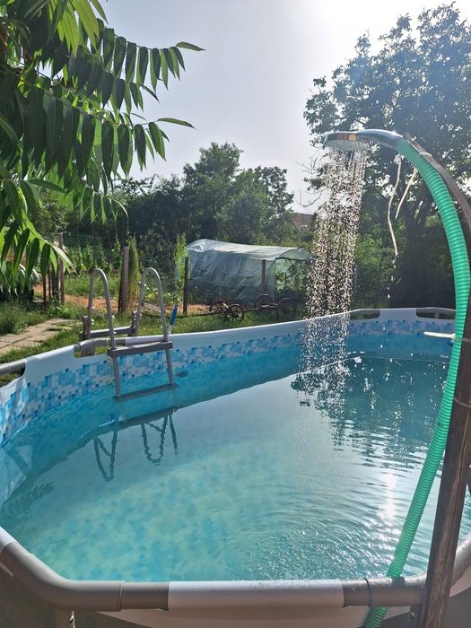 Vând piscina supraterana