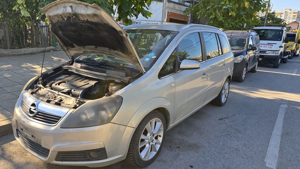 Opel Zafira B на части