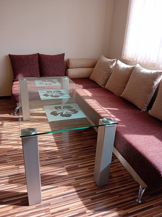 Диван и холна маса