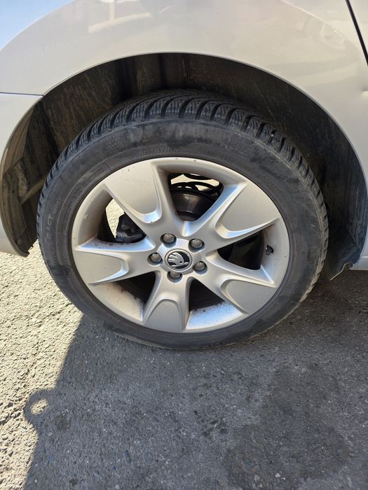 Set 4 Jante Aliaj 16" + Anvelope Iarnă Kumho 215/45 R16 – Stare Foarte Bună