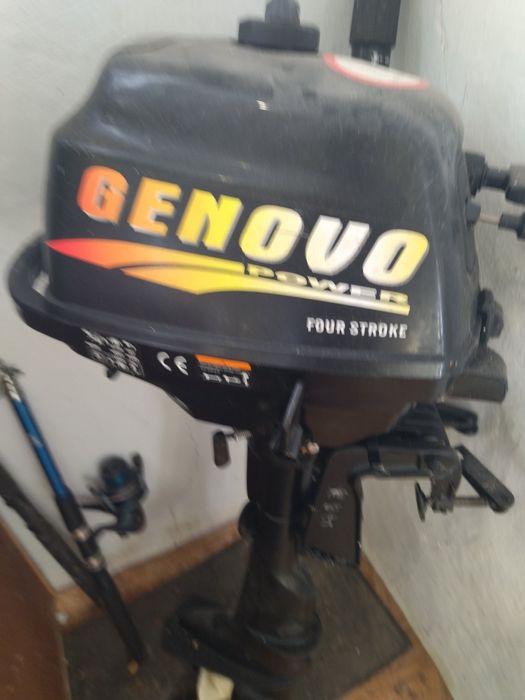 Надуваема лодка с двигател