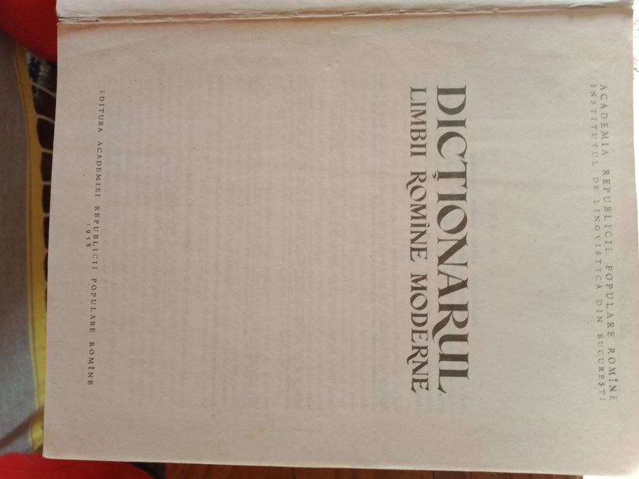 Atlasul geografic al lunii și dicționarul limbii române moderne